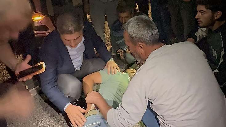 Adıyaman’da Kazayı Gören Vali ve Milletvekili Yaralı Yayaya Yardım Etti