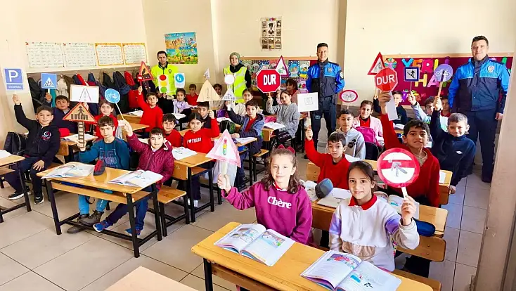 Adıyaman'da polisi miniklere trafik eğitimi verdi
