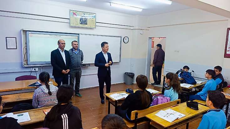 Akif Torun, Gölbaşı Cumhuriyet İlkokulunda incelemelerde bulundu
