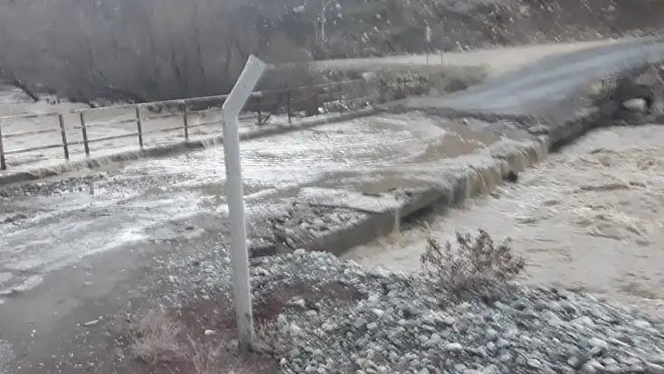 Biriman Köprüsü taştı