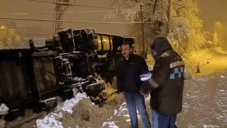 Çelikhan’da Doğalgaz taşıyan tır devrildi