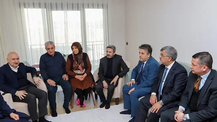 Depremzede İlknur ve İrem kardeşlere anlamlı ziyaret