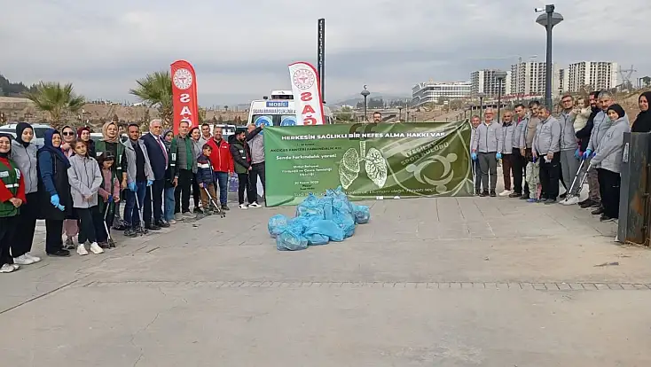 İl Müdürü Tosun çevre temizliğine katıldı