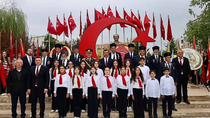 Kahta’da 29 Ekim Cumhuriyet Bayramı Çelenk Sunma Töreni düzenlendi