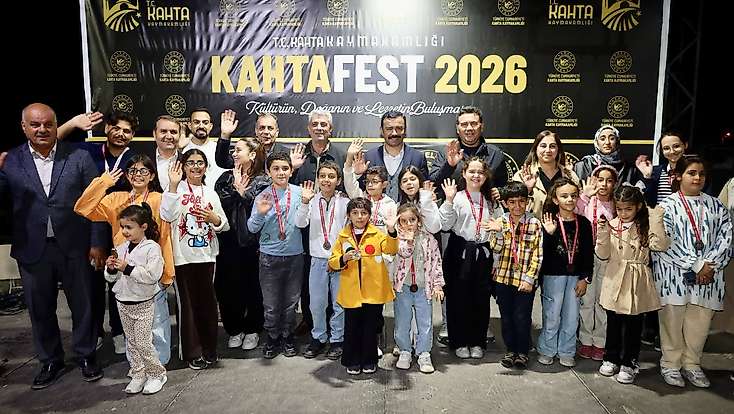 Kahta’da Mikrofon Sende Genç Yetenekler Yarışması düzenlendi