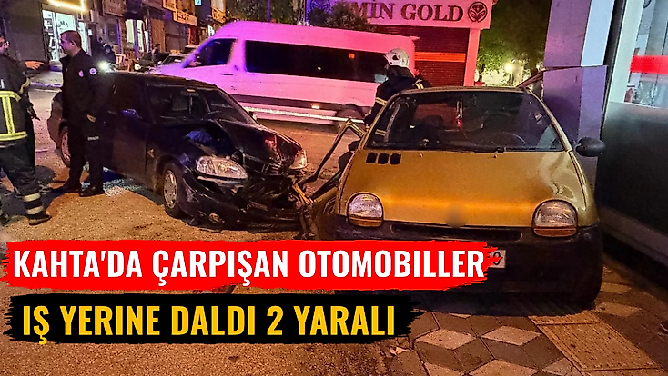 Kahta'da çarpışan otomobiller iş yerine daldı 2 yaralı