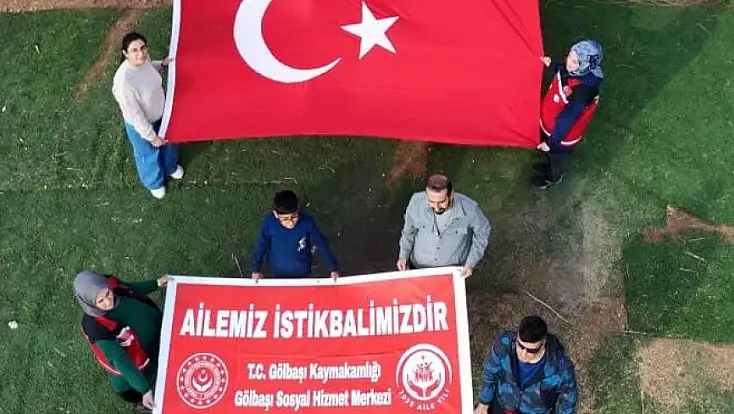Paraşütle 'Ailemiz istikbalimizdir' mesajı verildi