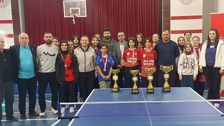 Masa Tenisinde Gelenek bozulmadı