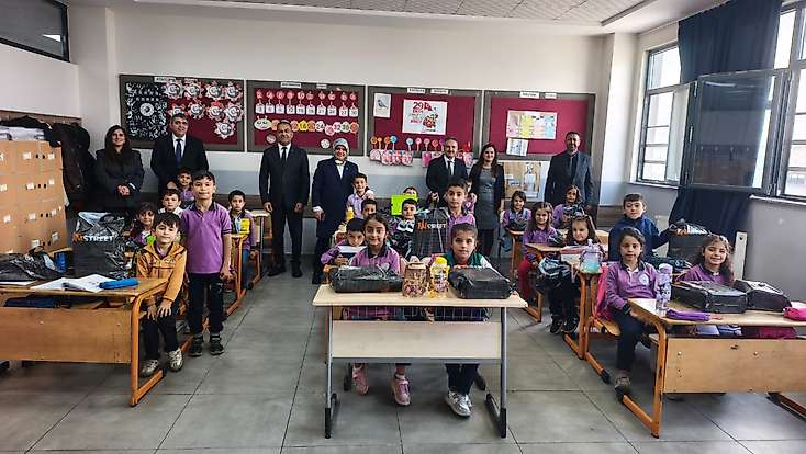 Sümeyye Şafak Yusufoğlu’ndan 700 Öğrenciye Cumhuriyet Bayramı Sürprizi