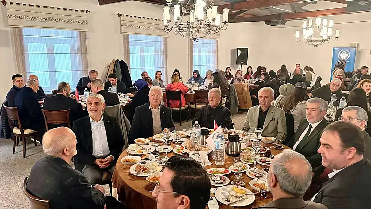 Yeni Dünya Vakfı yönetimi öğrencilerle bir araya geldi