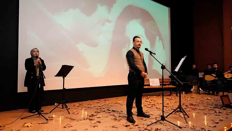 'Beşinci Mevsim' adlı şiir ve müzik programı düzenlendi