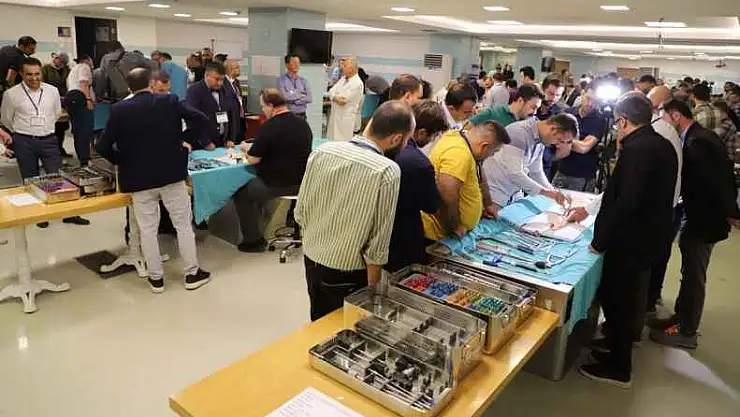 'Adolesan İdiopatik Skolyoz Kursu' Düzenlendi