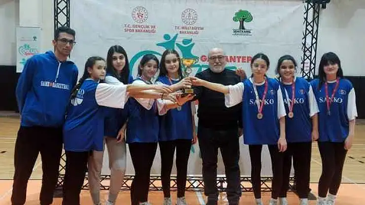 SANKO Okulları Basketbol Takımı il ikincisi oldu