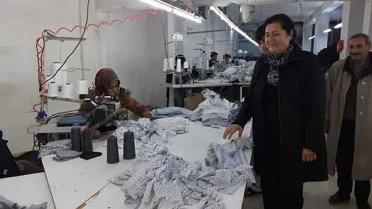 Ulubey, Kahta'da tekstil çalışanlarını ziyaret etti