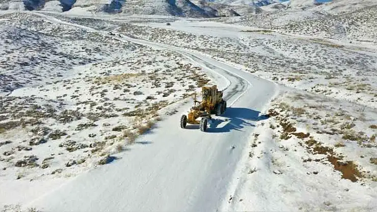Yoğun kar yağışı nedeniyle 530 mahallenin yolu kapandı