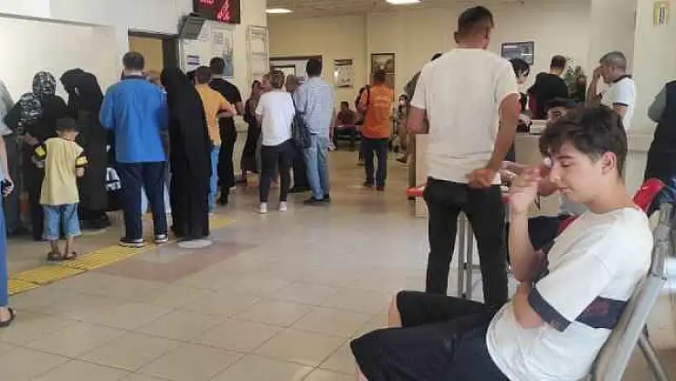 Besni'de 'Salgın' Korkusu, Yüzlerce Kişi Sağlık Kuruluşlarına Başvurdu