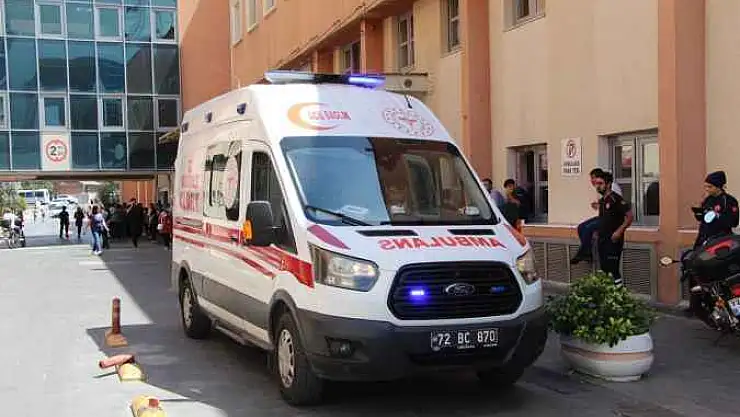 Motorlu Testere İle Odun Kesen Vatandaş Kendisini Yaraladı