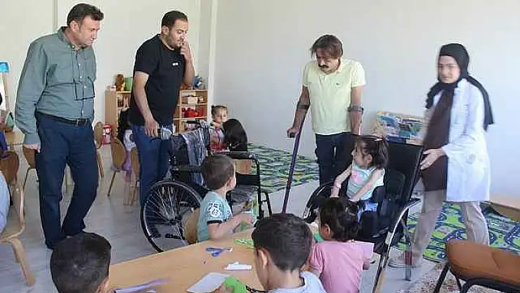 5 Yaşındaki SMA hastası Sena'nın tekerlekli sandalye sevinci
