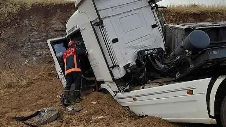 Tır Toprağa Ok Gibi Saplandı