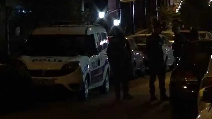 Polisten Kaçan Şüpheliler Ateş Açtı