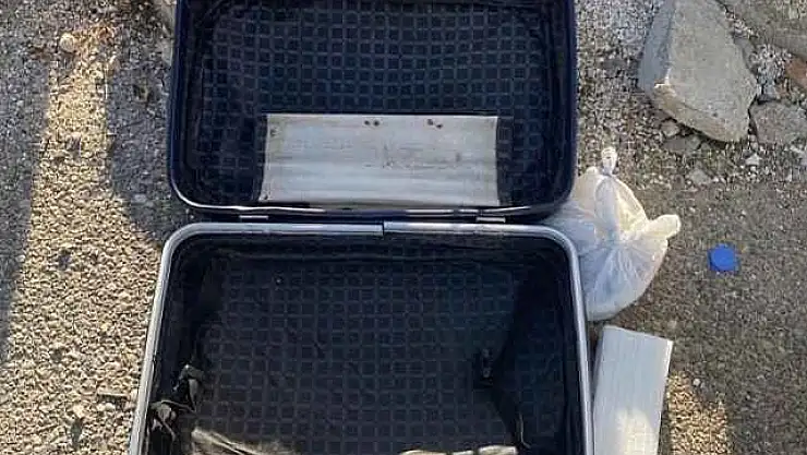 Çöp konteyneri yanına bırakılan valiz korkuttu