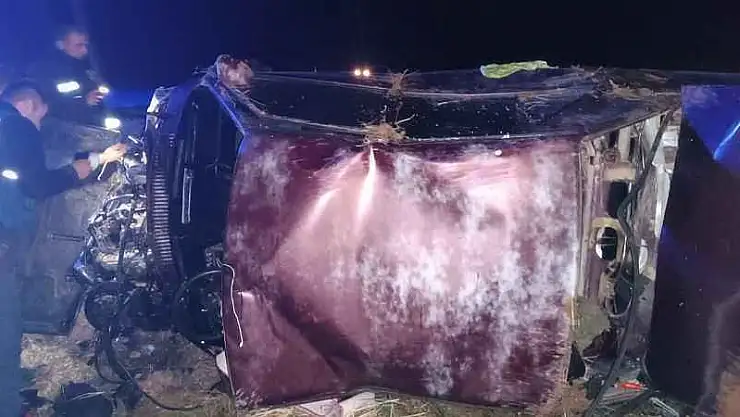 Direksiyon hakimiyeti kaybolan otomobil takla attı: 1 ölü, 1 yaralı