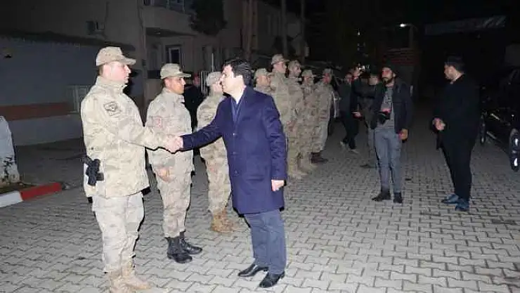 Sınır hattında görevli güvenlik güçleri unutulmadı