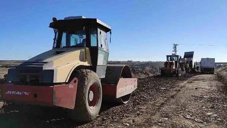 Siverek kırsalında yol çalışmaları sürüyor