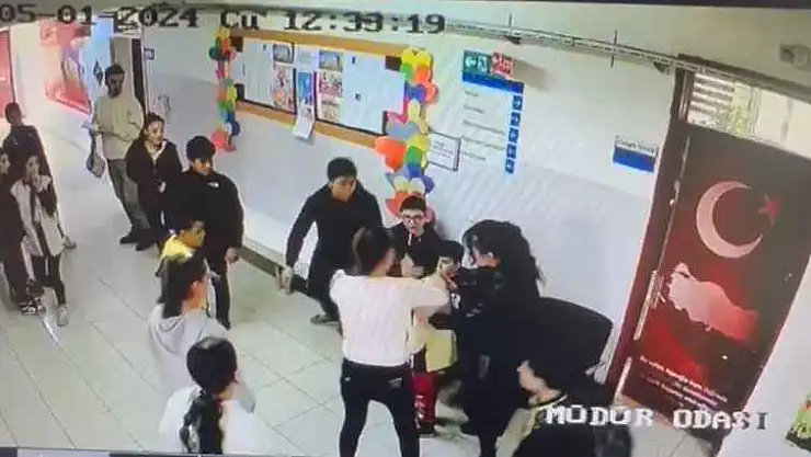 Okul müdürünün heimlich manevrası öğrencinin hayatını kurtardı