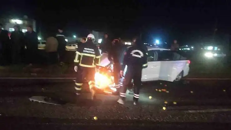 Mardin'de hafif ticari araç ile otomobil çarpıştı: 4 yaralı