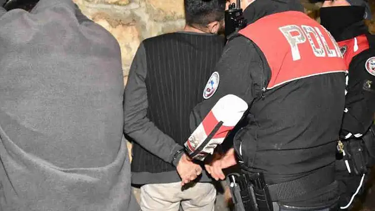 Aranan şahıslar yakalandı