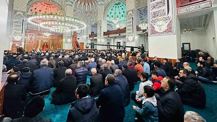 Depremde ağır yara alan Adıyaman'da Miraç Kandili idrak edildi