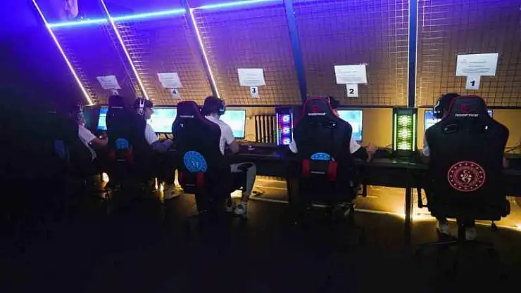 Diyarbakır'da 'Uyanış Gençlik Valorant Turnuvası' düzenlendi