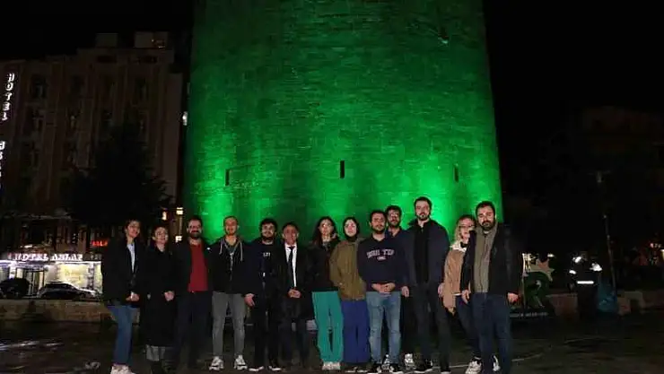 Dünya mirası Diyarbakır surları, 'Glokom Haftası' nedeniyle yeşile büründü