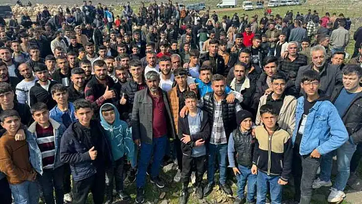 Meraların satıldığını iddia eden köylülerden protesto yürüyüşü