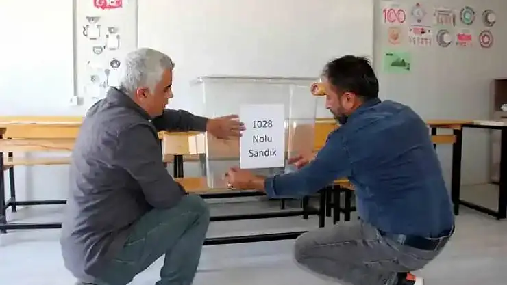 Adıyaman'da sınıflar temizlendi, sandıklar kuruldu