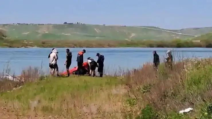 Cizre'de Dicle Nehri'nde kaybolan genci arama çalışmaları devam ediyor