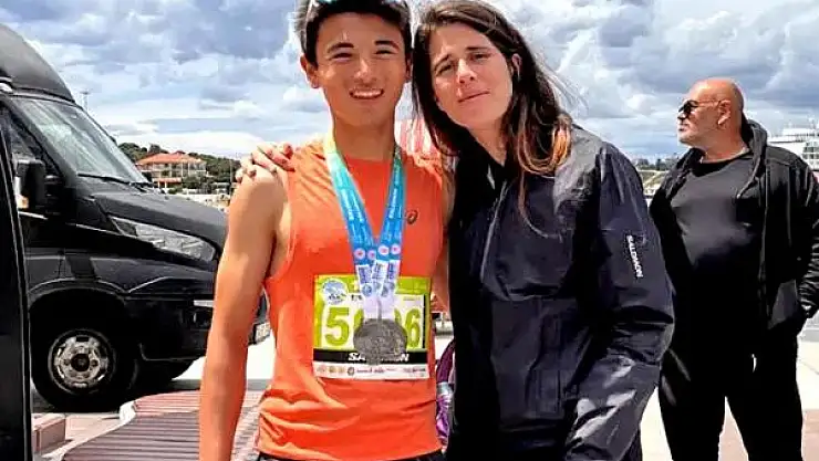 Çeşmeli sporcudan Salomon Çeşme Yarı Maratonu'nda büyük başarı
