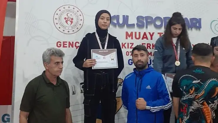 Gölbaşılı öğrenci Muay Thai'de Türkiye 2.cisi oldu
