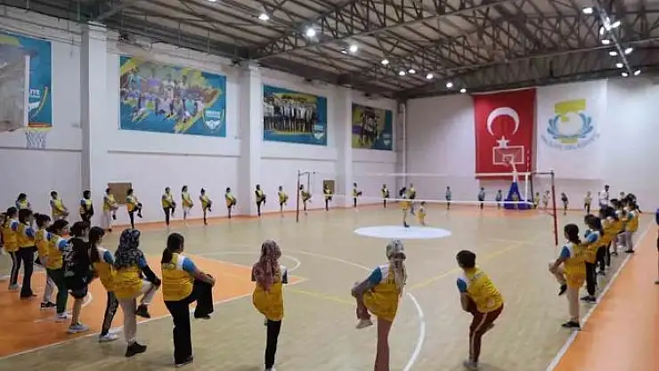 Gençler, belediye ile spor alışkanlığı kazanıyor
