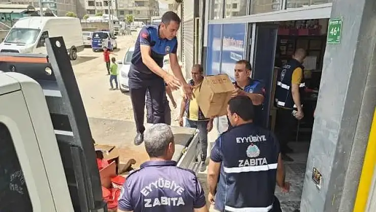 Şanlıurfa'da 5 kamyon bozuk gıda ürünü ele geçirildi
