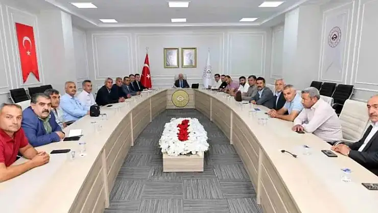 Vali Varol, mahallelerin taleplerini muhtarlardan dinledi