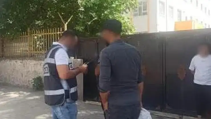 Mardin'de polis ekipleri tarafından okul çevreleri ve servis araçları denetlendi
