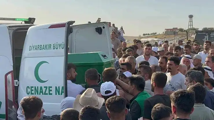 Mardin ve Diyarbakır arasında çıkan yangında hayatını kaybedenlerin sayısı 15'e çıktı
