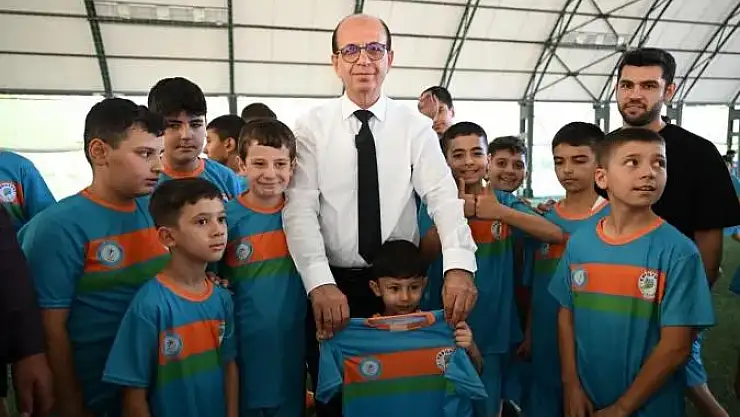 Geçit, futbol kursunda geleceğin yıldızlarıyla buluştu
