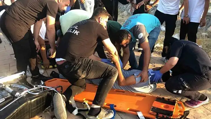Park içinde 2 motosiklet kafa kafaya çarpıştı: 3 yaralı