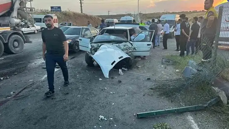 Adıyaman'da 2 otomobil çarpıştı: 2 Yaralı