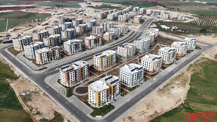 Adana Sarıçam'da 140 sosyal konut teslim edildi