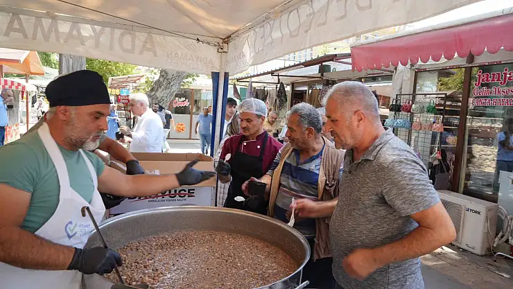 Adıyaman Belediyesi'nden 6 bin kişiye aşure ikramı