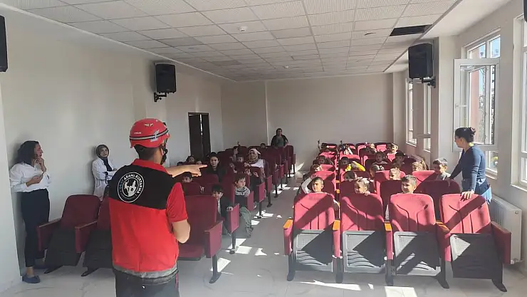 Adıyaman Belediyesi'nden miniklere deprem eğitimi